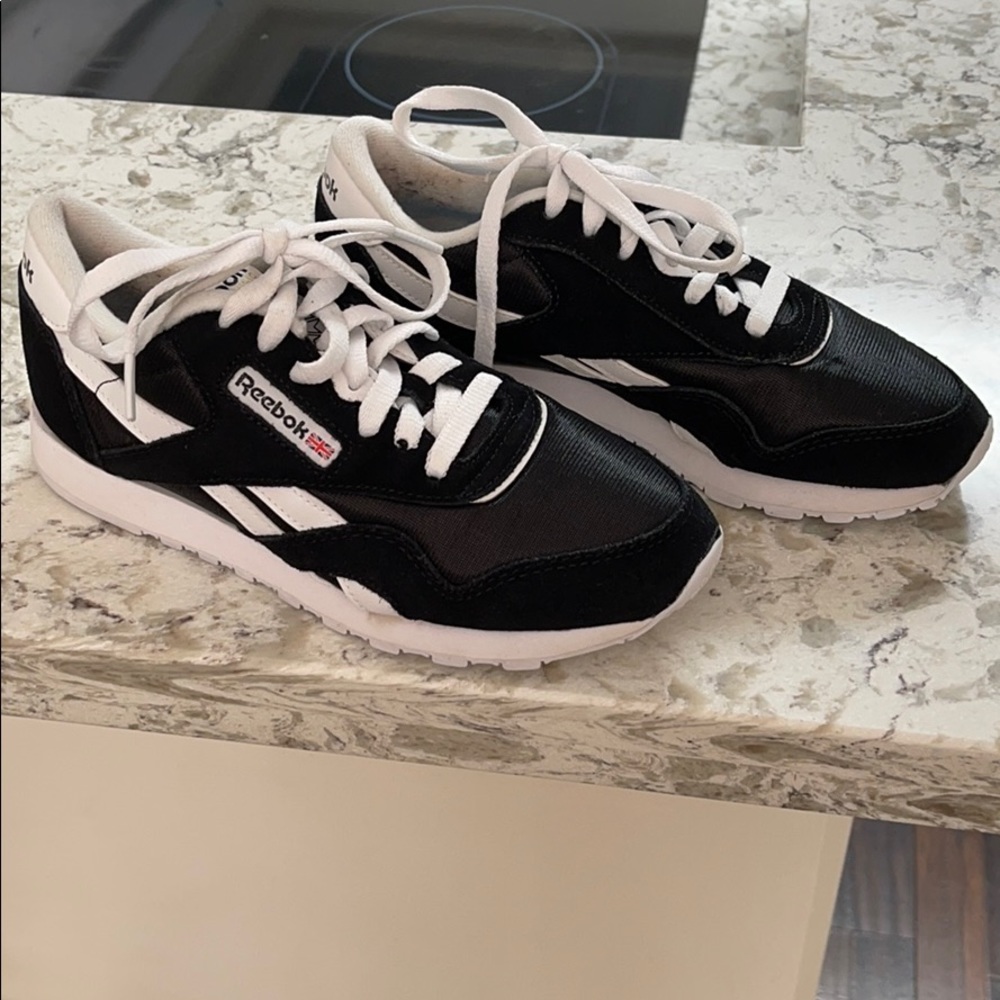 Women’s classic Reebok sneakers